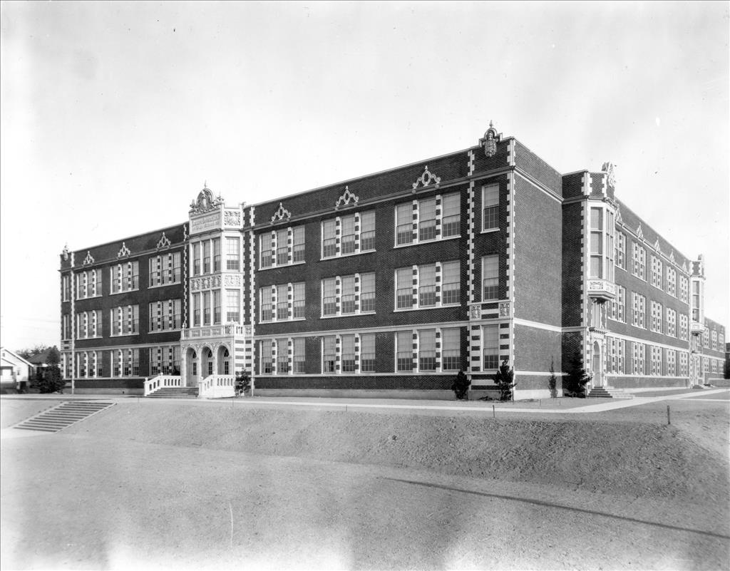1920 photo of Garfield main building, north fascade
