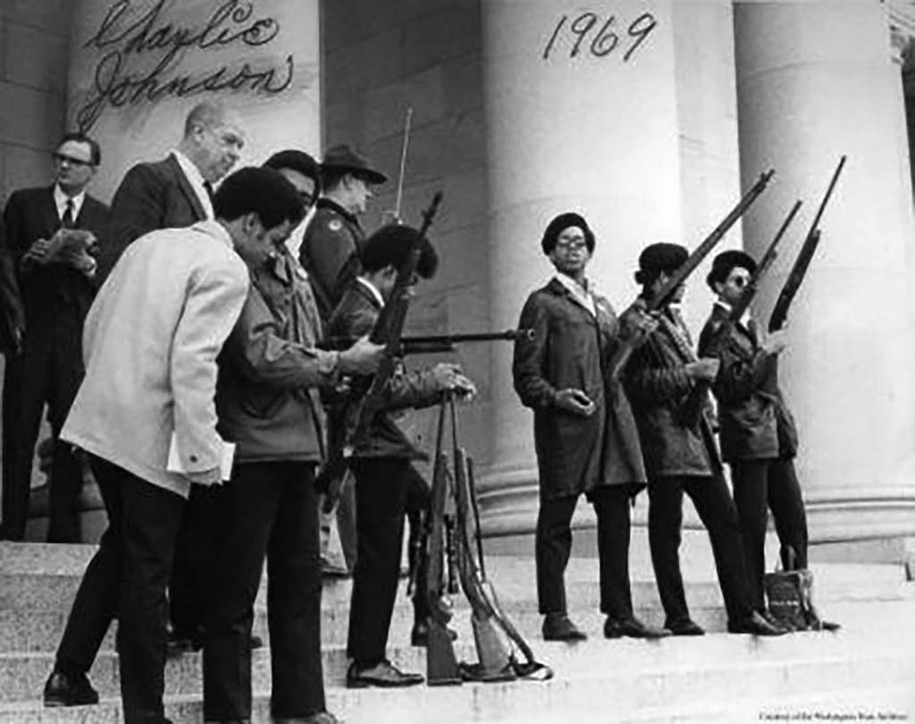 https://www.historylink.org/Content/Media/Photos/Large/black-panther-protesters-unloading-firearms-olympia-february-28-1969.jpg