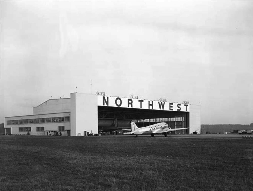 northwest-airlines-hangar-and-douglas-dc-3-at-sea-tac-airport-1948.jpg